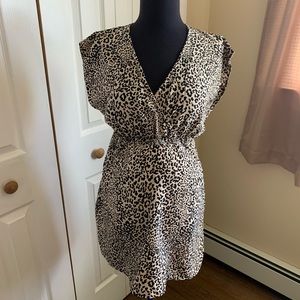 Like NEW MATERNITY top - size small